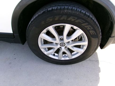 Used 2020 Nissan Rogue SV image 9