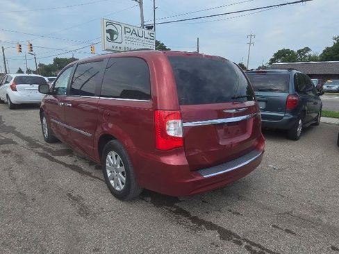 Used 2014 Chrysler Town & Country Touring w/ Driver Convenience Group FWD image 8