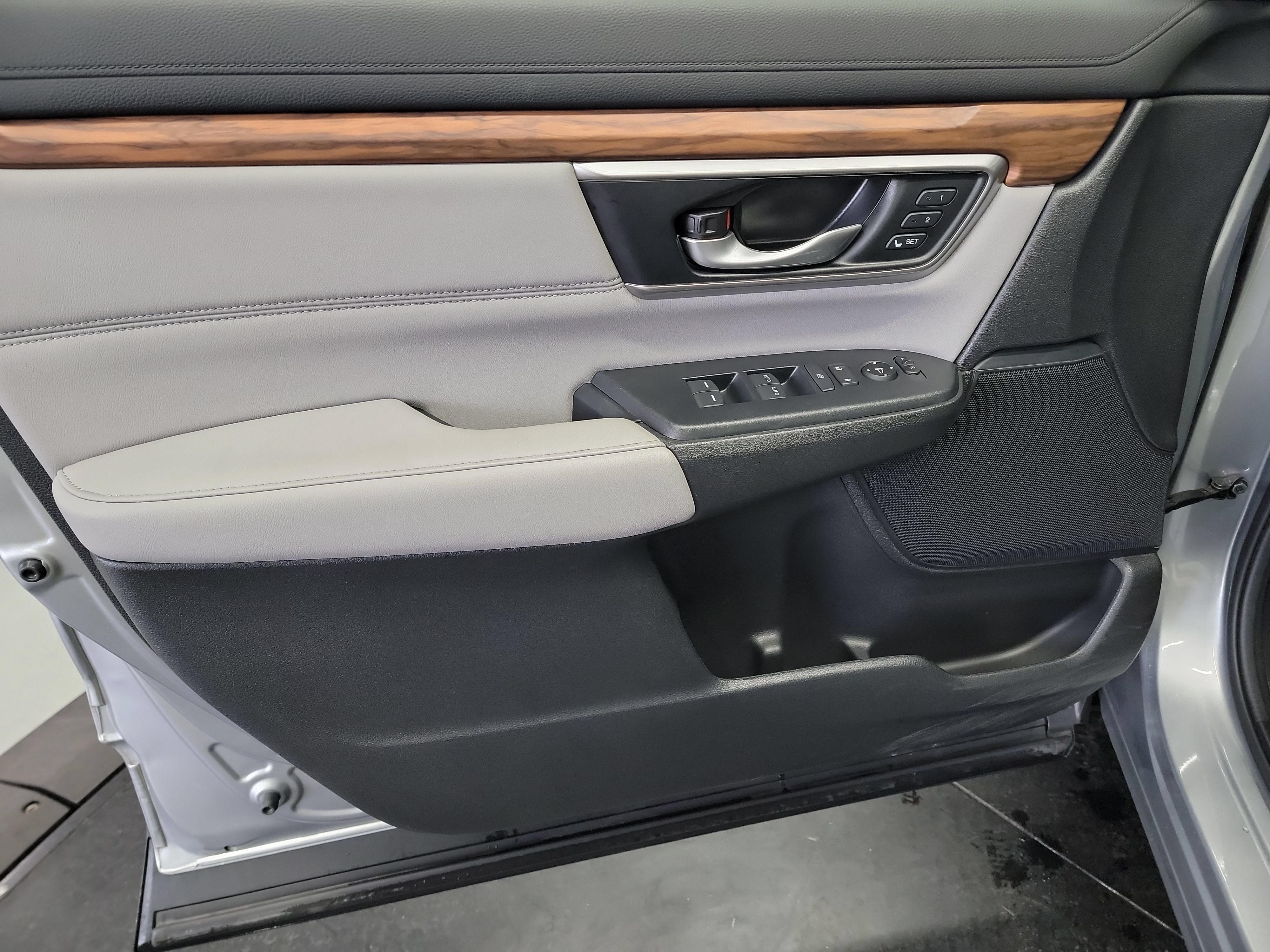 Used 2022 Honda CR-V Touring image 13