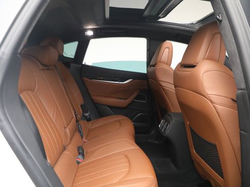 Certified 2022 Maserati Levante Modena image 19