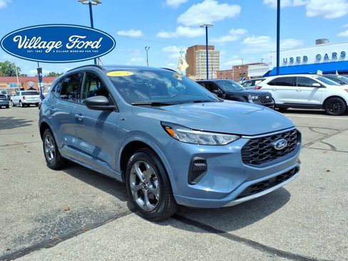 Certified 2024 Ford Escape ST-Line w/ Tech Pack #1 AWD/4WD image 4
