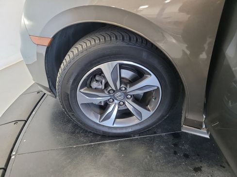 Used 2018 Honda Odyssey Touring image 30