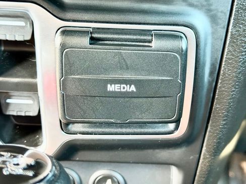 Used 2025 Jeep Gladiator Sport image 27