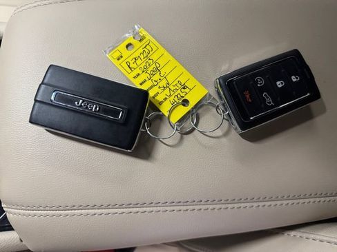 Used 2023 Jeep Grand Cherokee Limited w/ Trailer Tow Prep Group (B) image 29