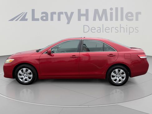 Used 2010 Toyota Camry FWD image 2