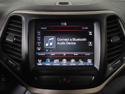 Used 2015 Jeep Cherokee Limited image 23