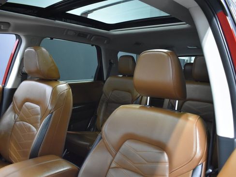 Used 2023 Nissan Pathfinder Platinum image 16