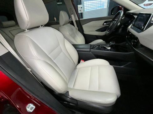 Used 2023 Nissan Rogue SV w/ SV Premium Package image 16