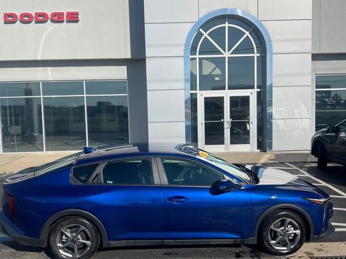 Used 2025 Kia K4 LXS image 1