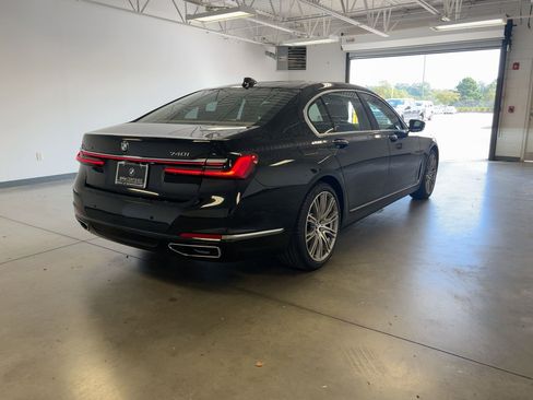 Certified 2022 BMW 740i xDrive w/ Premium Package image 8