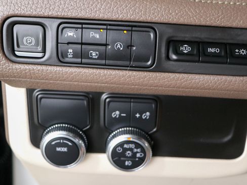 Used 2023 GMC Yukon Denali RWD image 23