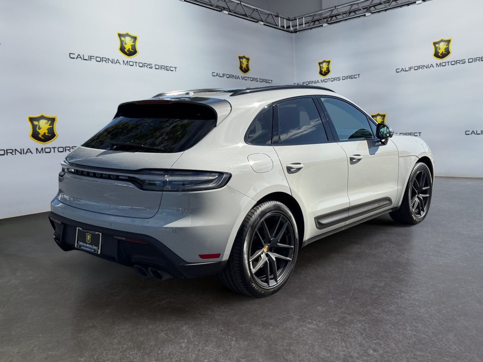 Used 2023 Porsche Macan AWD/4WD image 5