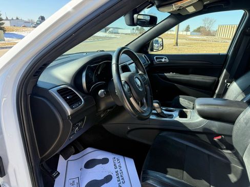Used 2018 Jeep Grand Cherokee Altitude image 13