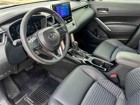 Used 2024 Toyota Corolla Cross XSE image 12