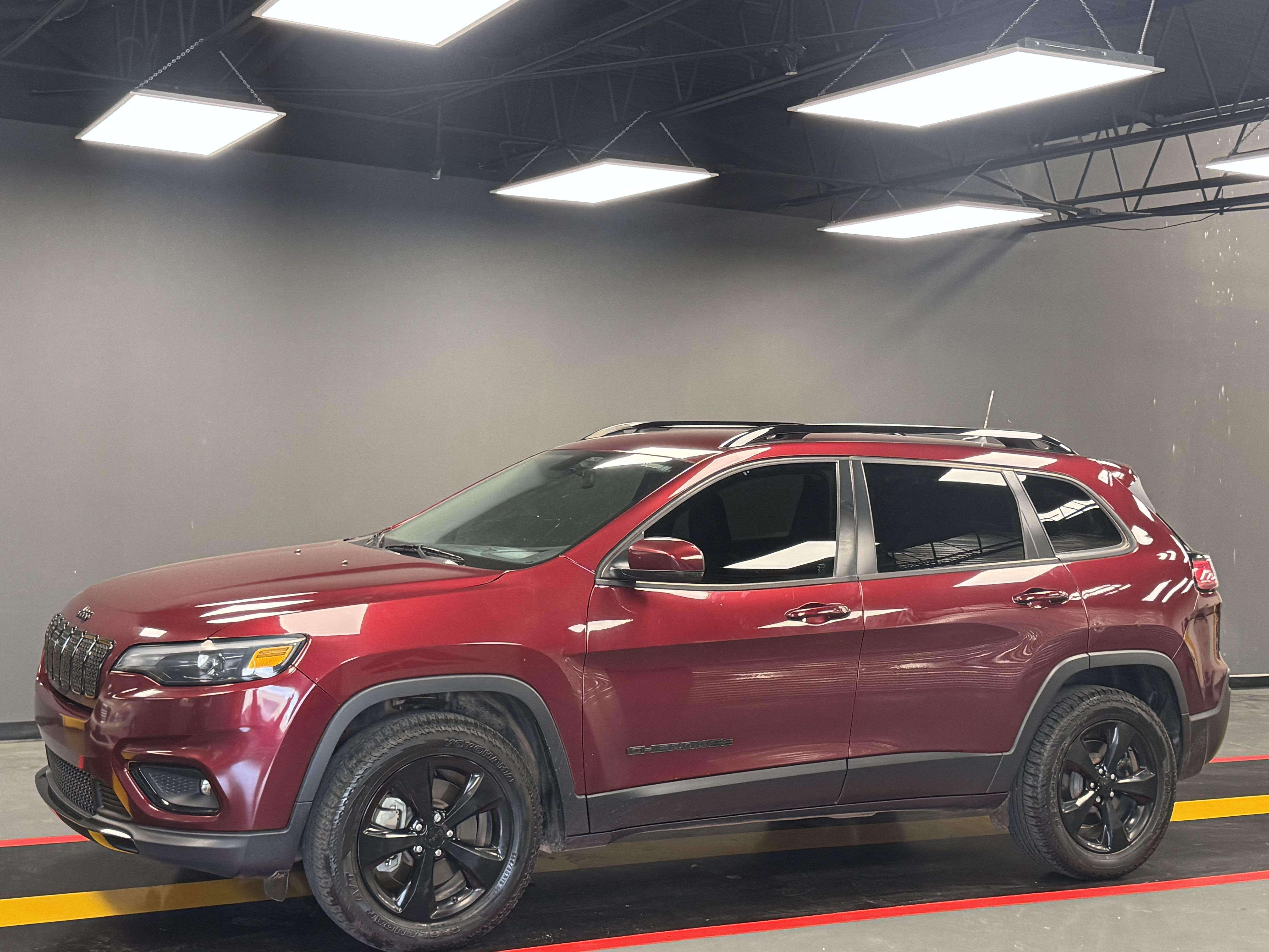 Used 2020 Jeep Cherokee Latitude Plus AWD/4WD image 1