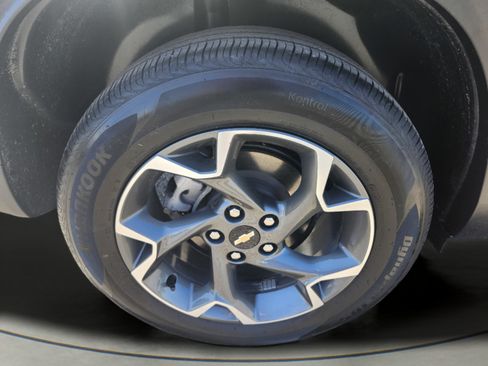 Used 2024 Chevrolet Trax LT w/ Driver Confidence Package FWD image 33