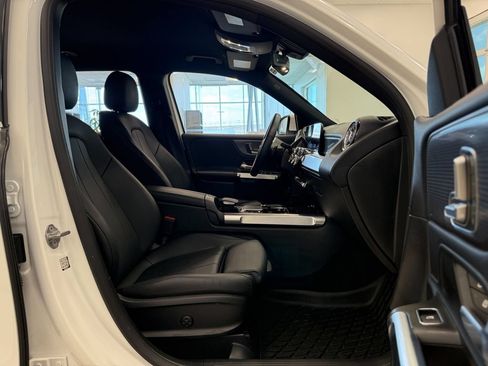Used 2021 Mercedes-Benz GLB 250 image 16