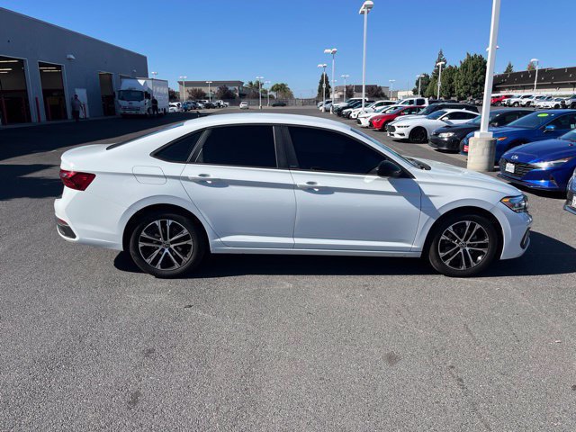 Used 2024 Volkswagen Jetta Sport FWD image 2