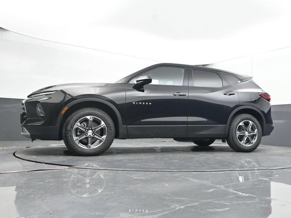 Used 2025 Chevrolet Blazer LT FWD image 28