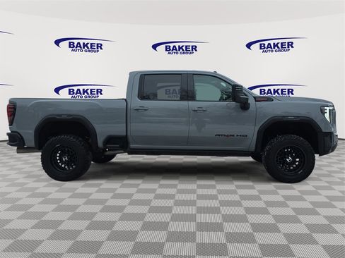 Used 2024 GMC Sierra 2500 AT4X image 2