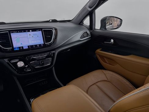Used 2022 Chrysler Pacifica Pinnacle image 24