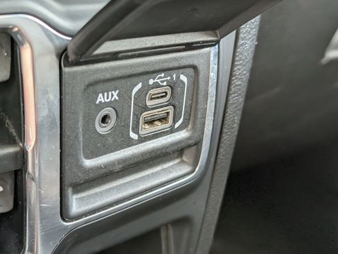 Used 2023 Jeep Gladiator Overland w/ Popular Equipment Package AWD/4WD image 24