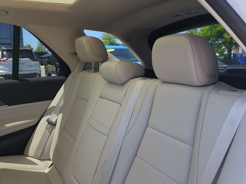 Used 2022 Mercedes-Benz GLE 350 4MATIC w/ Premium Package image 31