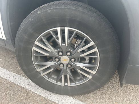 Certified 2025 Chevrolet Traverse LT image 4