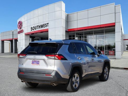 Used 2019 Toyota RAV4 XLE image 5