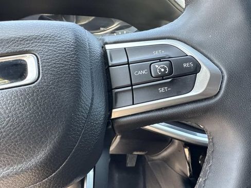 Used 2024 Jeep Compass Latitude AWD/4WD image 27