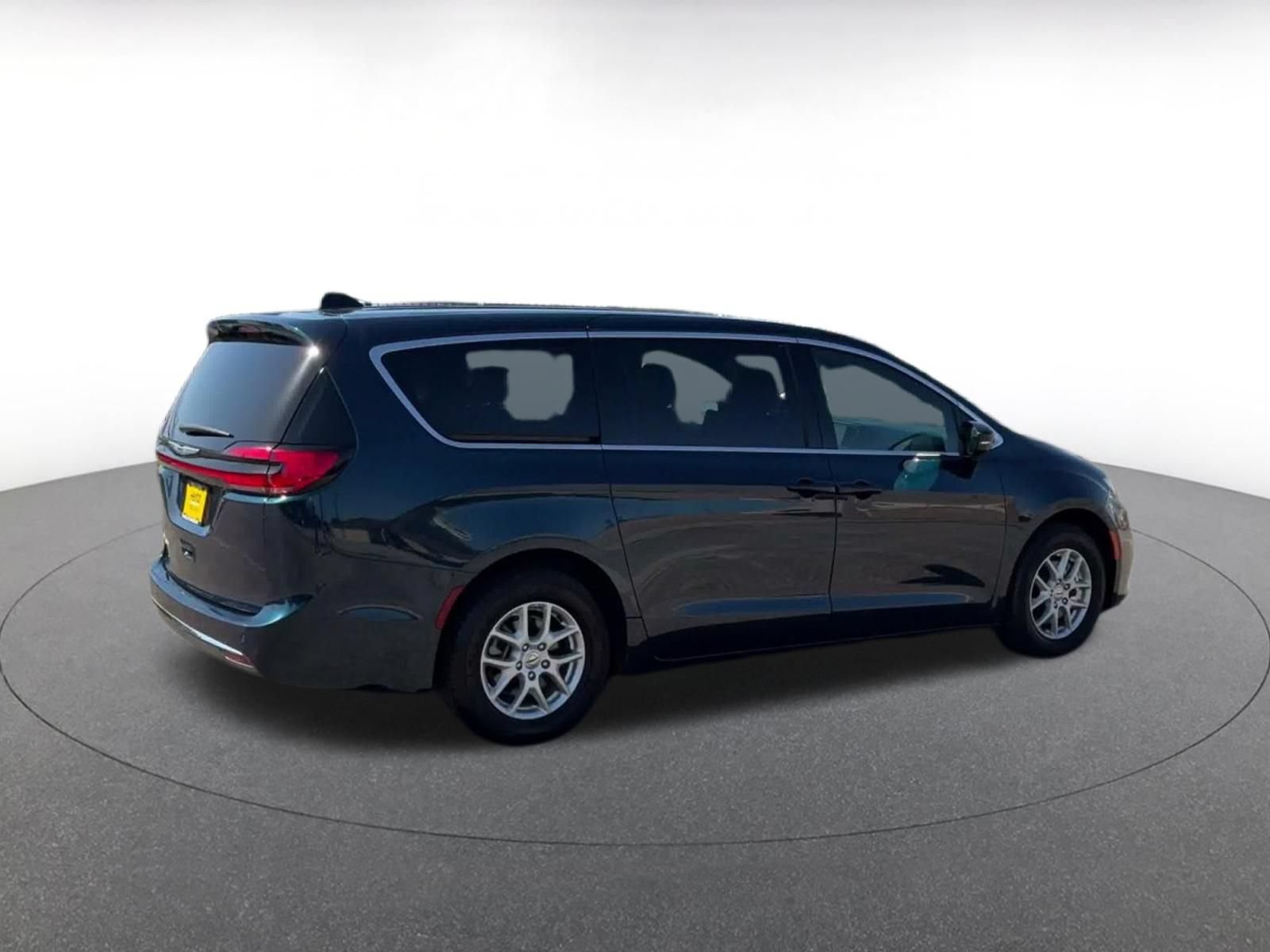 Used 2025 Chrysler Pacifica Select FWD image 14