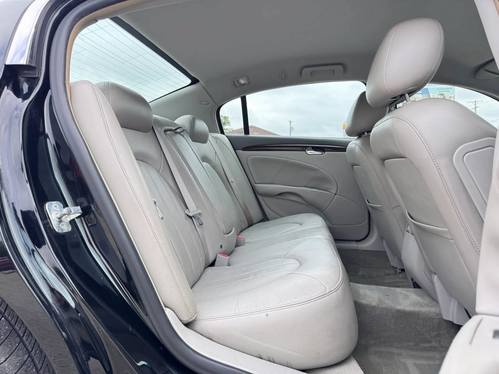 Used 2011 Buick Lucerne CXL FWD image 21