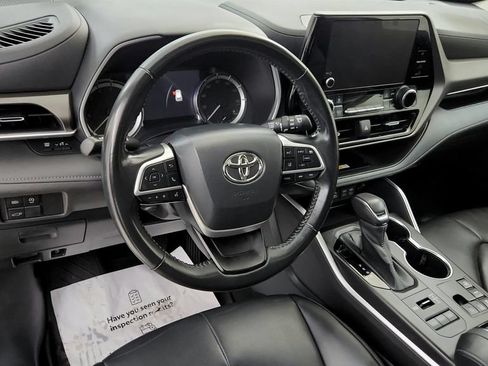 Used 2023 Toyota Highlander XLE AWD/4WD image 22