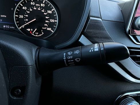 Used 2025 Nissan Altima 2.5 SV image 35