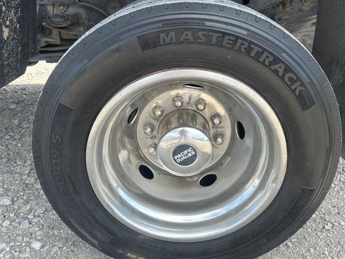 Used 2014 Ford F550 4x4 Regular Cab Super Duty image 12