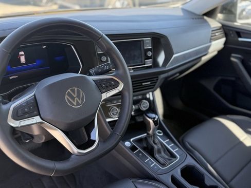 Certified 2022 Volkswagen Jetta SE image 11
