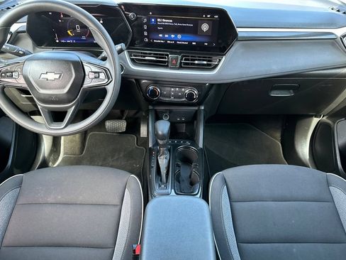 Used 2025 Chevrolet TrailBlazer LT AWD/4WD image 13