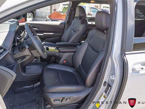 Used 2025 Toyota Sienna XSE FWD image 21