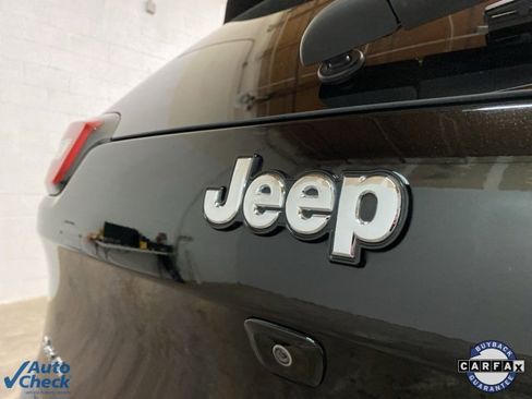 Used 2017 Jeep Cherokee Overland w/ Technology Group image 92