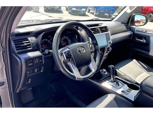 Used 2020 Toyota 4Runner SR5 Premium w/ Moonroof Package AWD/4WD image 15