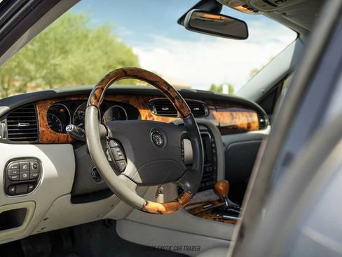 Used 2006 Jaguar XJ8 RWD image 24
