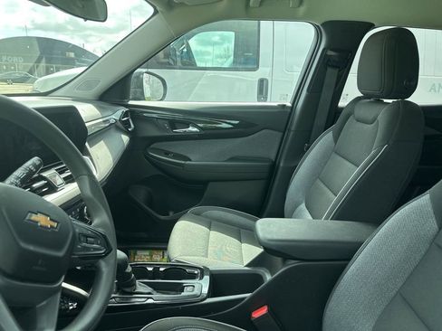 Used 2025 Chevrolet TrailBlazer LT w/ Driver Confidence Package image 5
