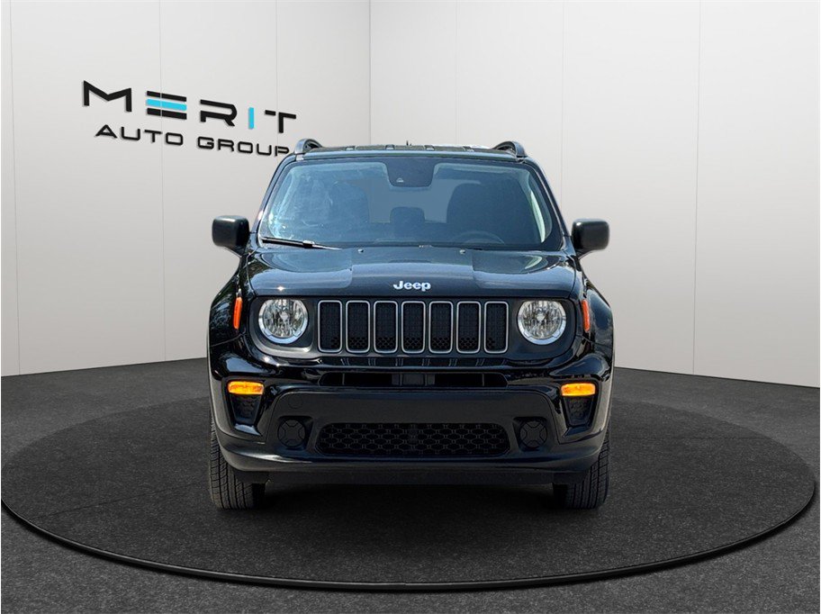 Used 2023 Jeep Renegade Latitude AWD/4WD image 3