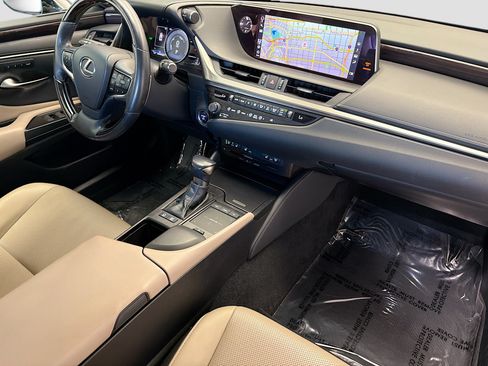 Used 2020 Lexus ES 300h w/ Premium Package FWD image 12