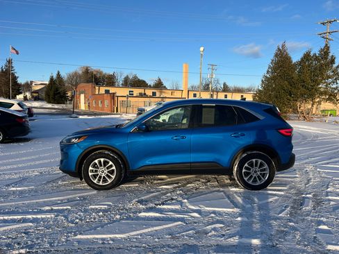 Used 2021 Ford Escape SE image 2