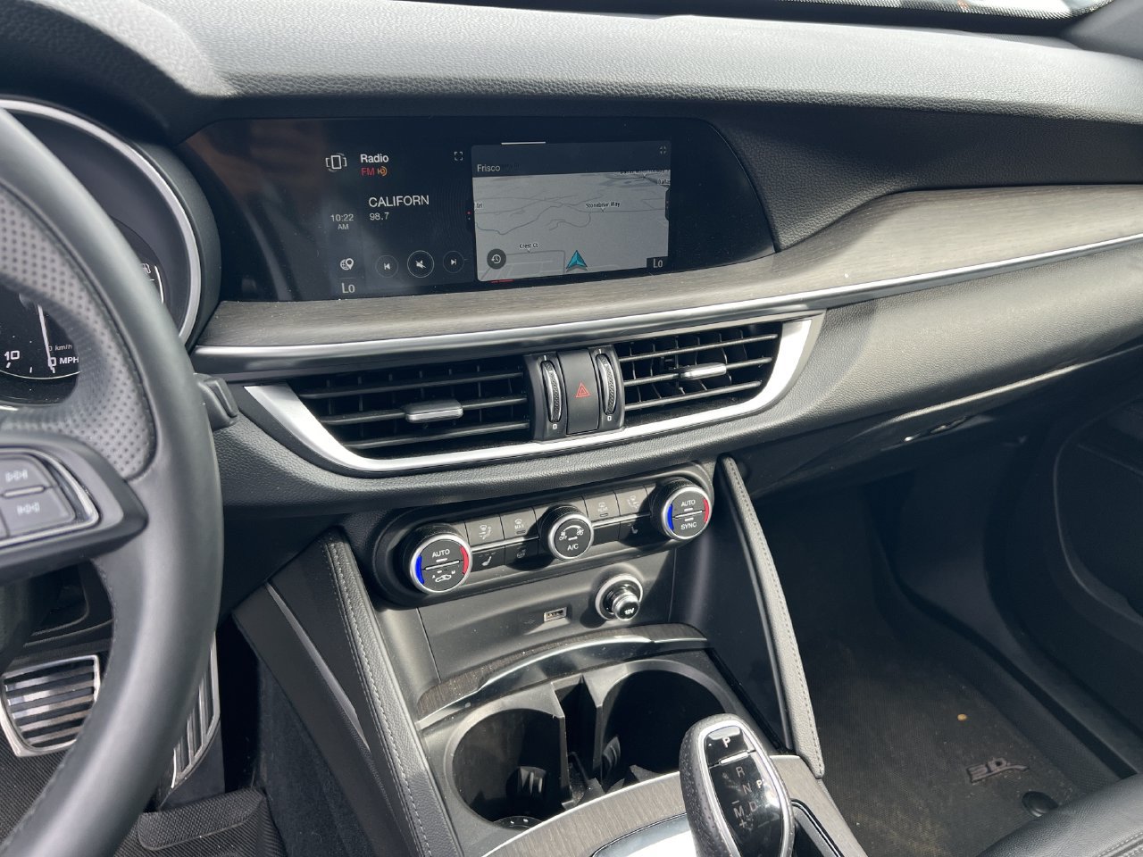 Used 2022 Alfa Romeo Stelvio Ti AWD/4WD image 8