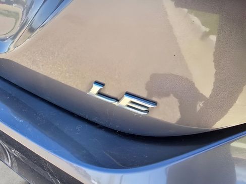 Used 2018 Toyota Camry LE image 30