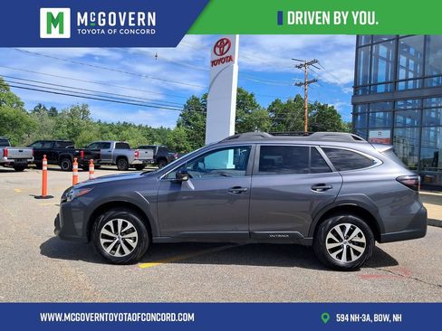 Used 2025 Subaru Outback Premium AWD/4WD image 2