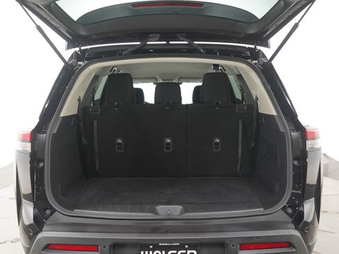 Used 2024 Nissan Pathfinder S image 16