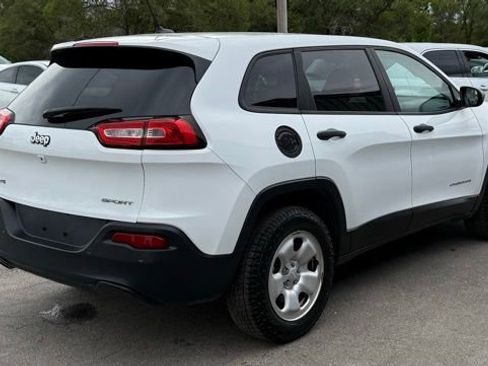 Used 2017 Jeep Cherokee Sport w/ Safety Group AWD/4WD image 7